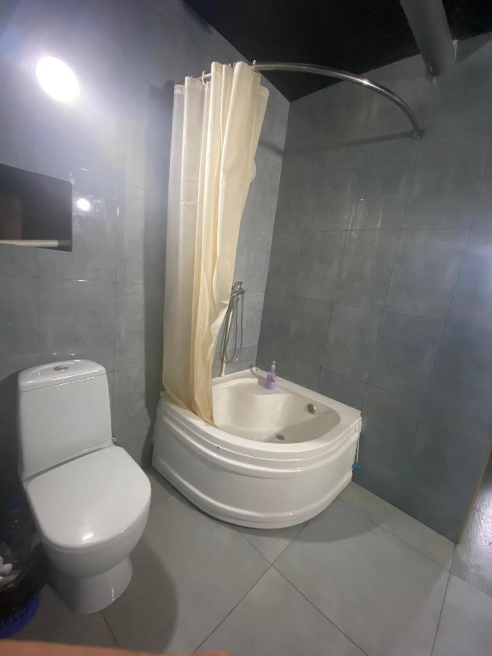 Hostel Na Bobura Tashkent Ngoại thất bức ảnh
